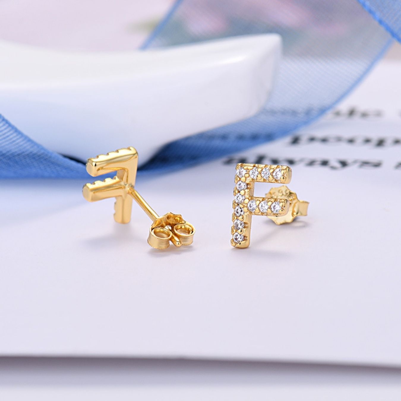 Initial Øreringe "Identity"