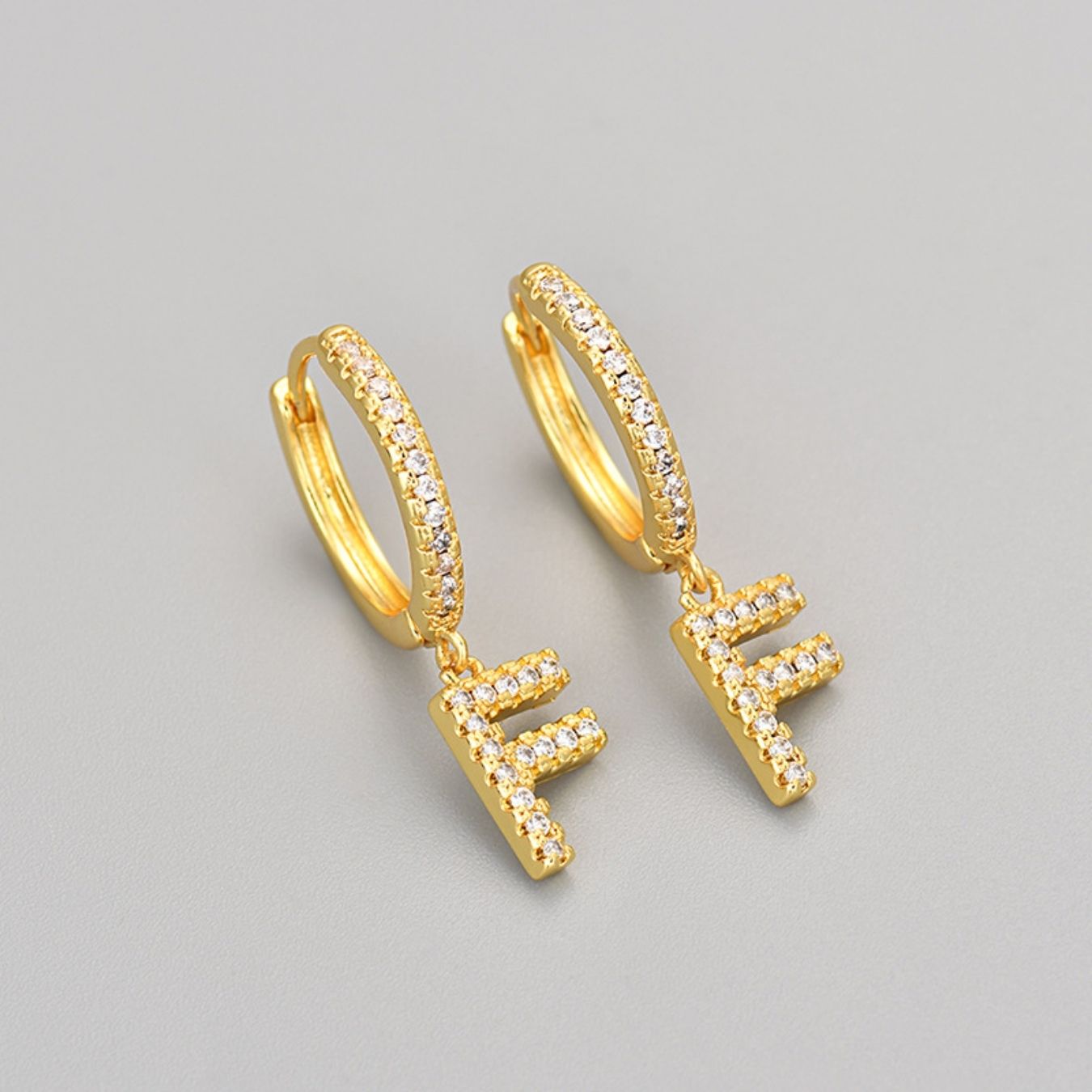 Initial øreringe "Crystal"