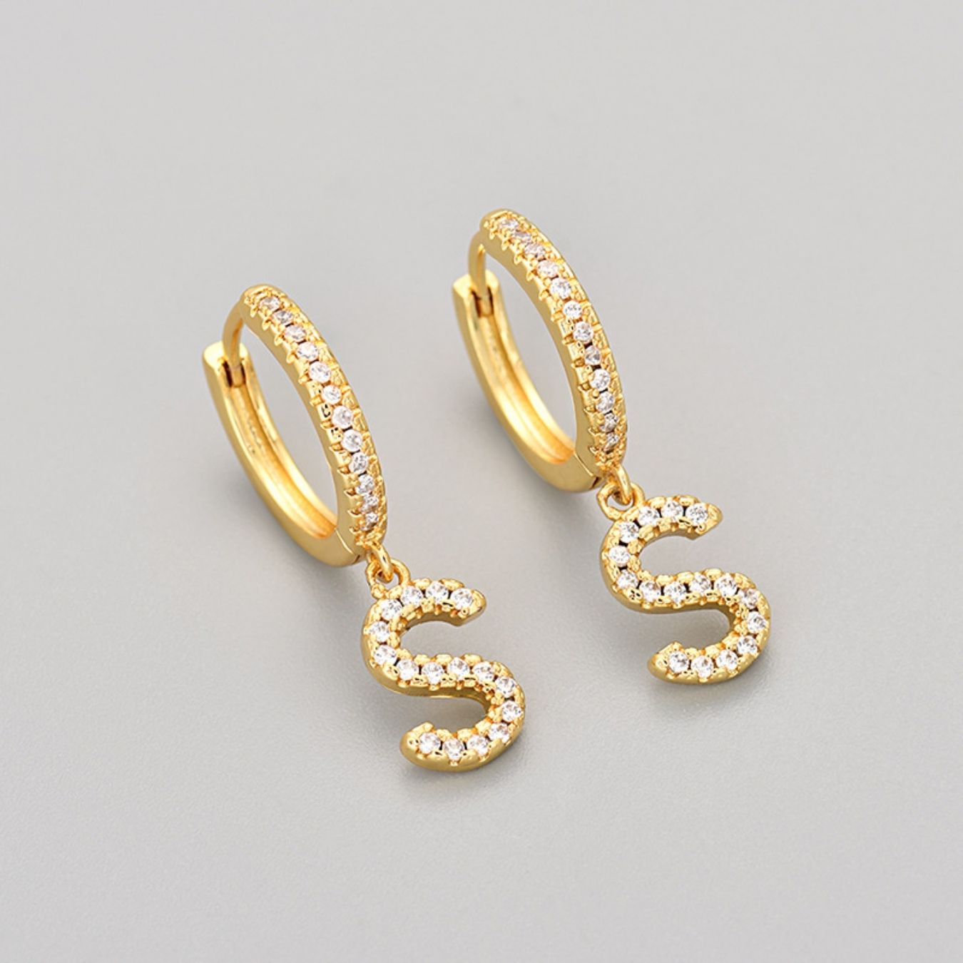 Initial øreringe "Crystal"