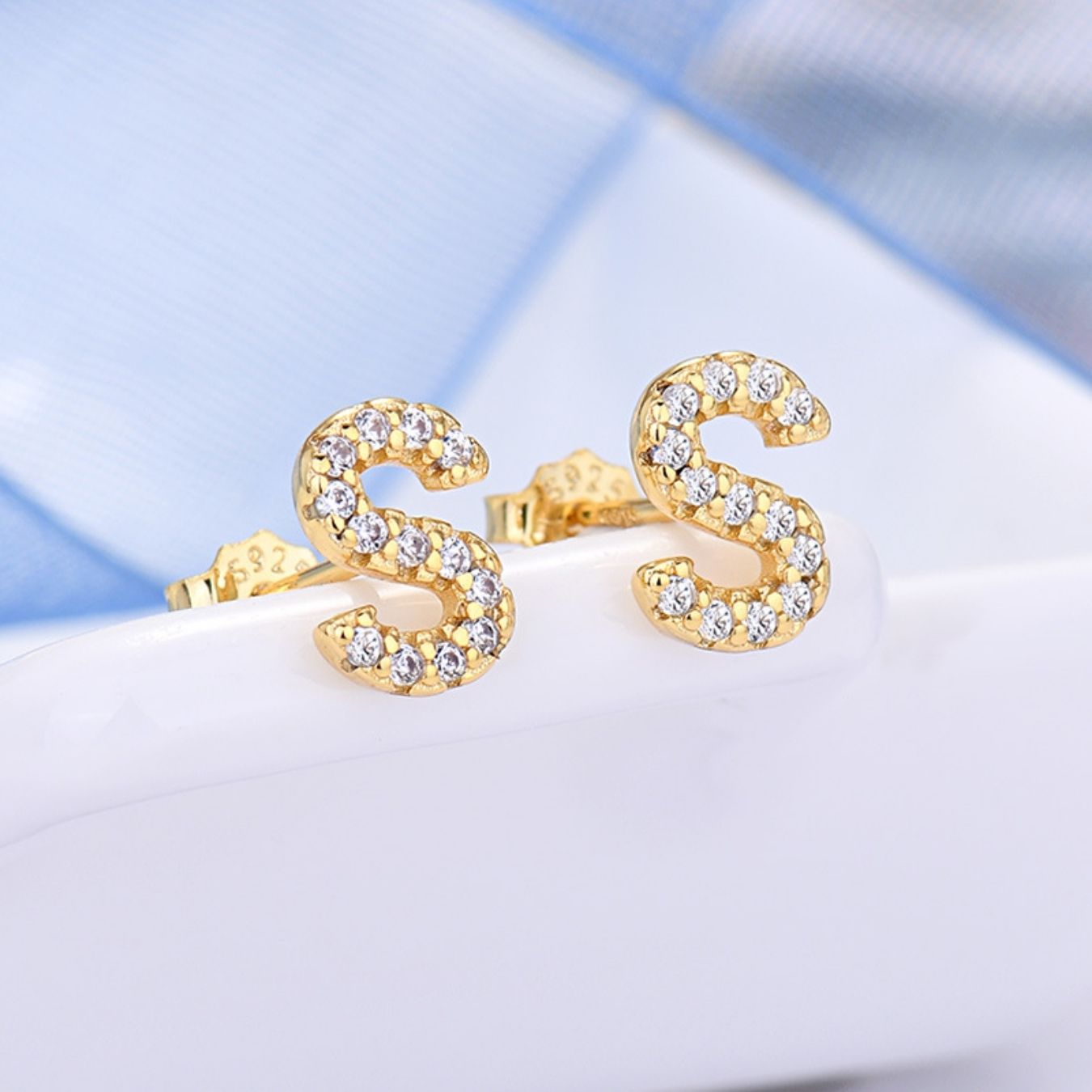 Initial Øreringe "Identity"