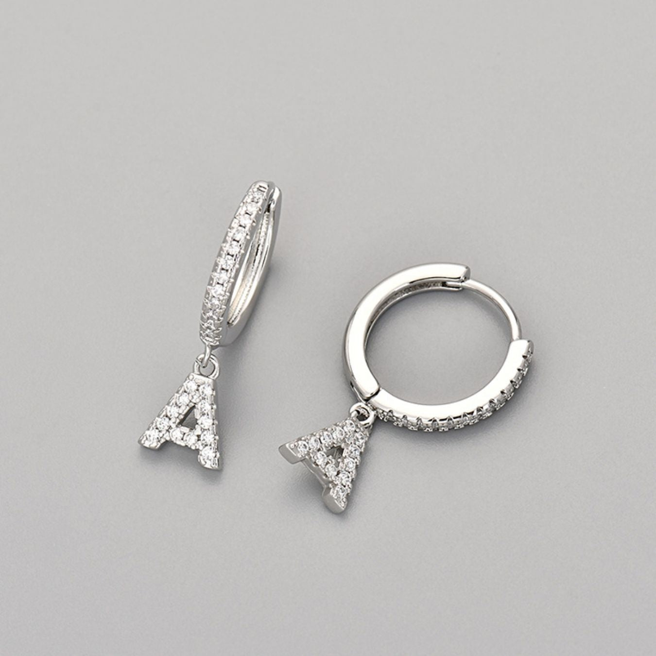 Initial øreringe "Crystal"