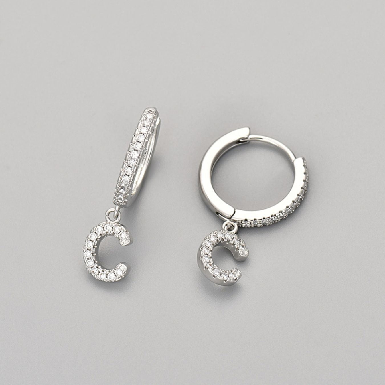 Initial øreringe "Crystal"