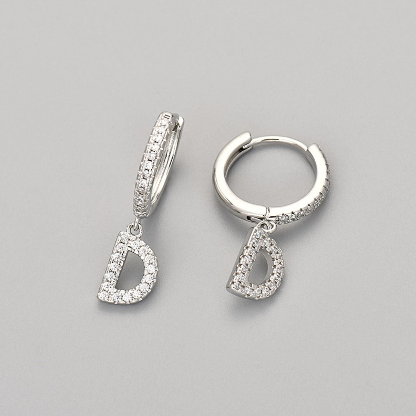 Initial øreringe "Crystal"