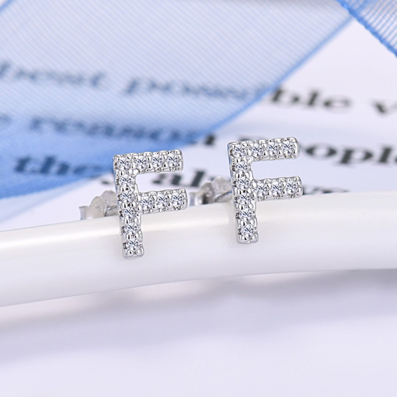 Initial Øreringe "Identity"