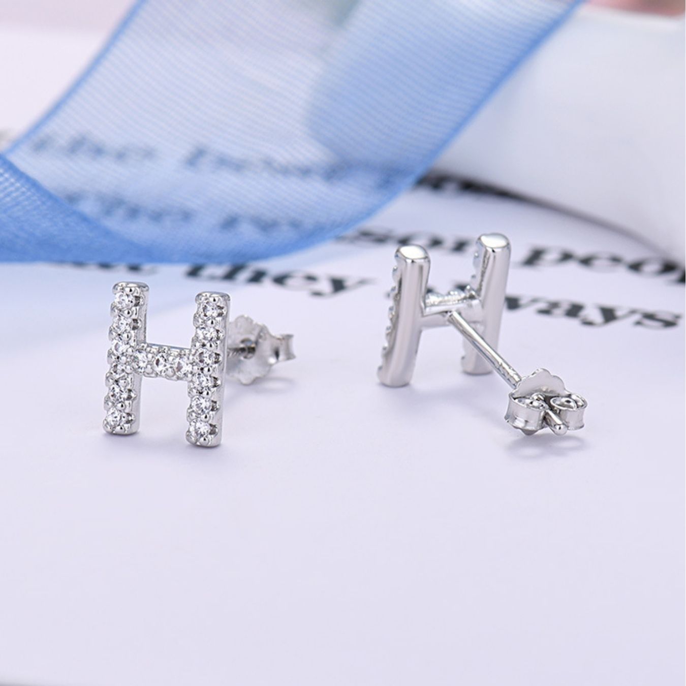 Initial Øreringe "Identity"