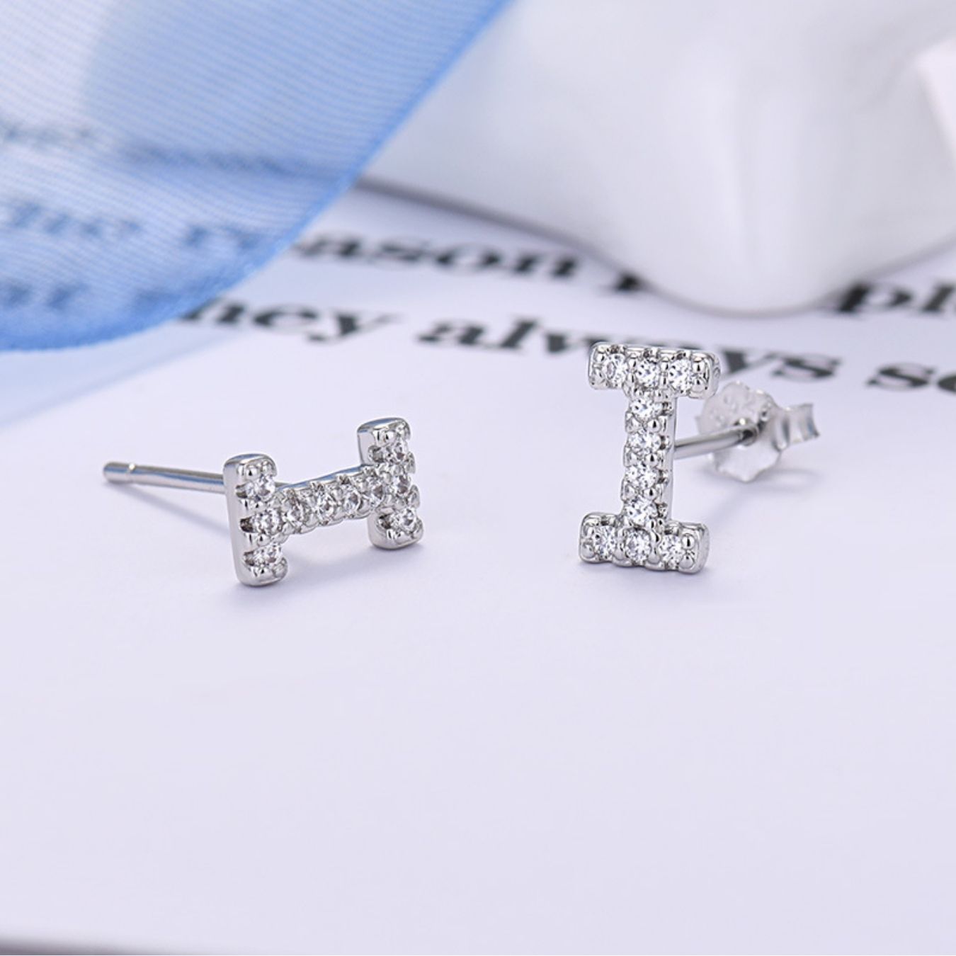 Initial Øreringe "Identity"