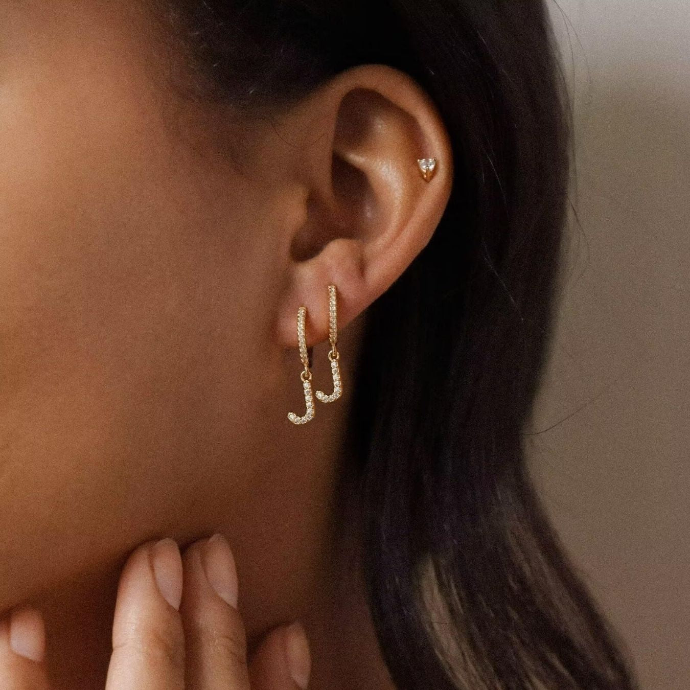 Initial øreringe "Crystal"