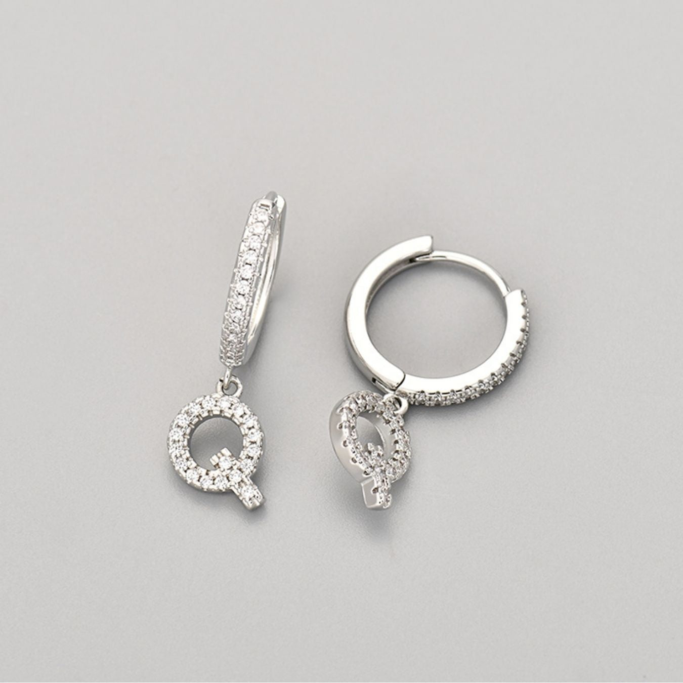 Initial øreringe "Crystal"