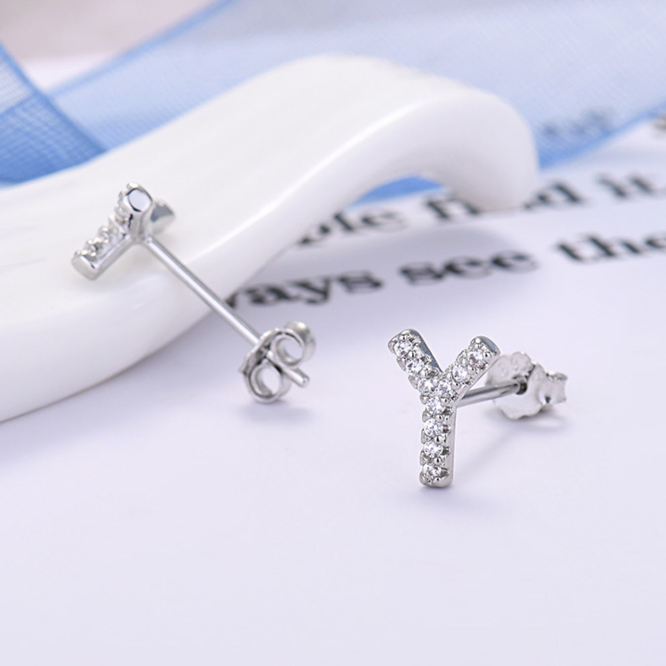 Initial Øreringe "Identity"