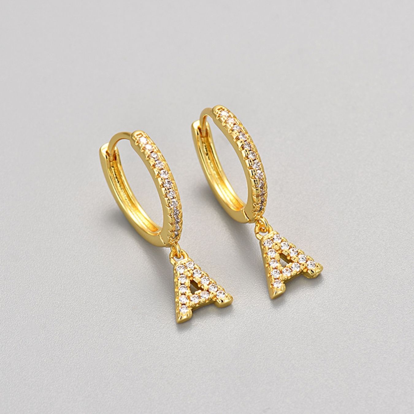 Initial øreringe "Crystal"