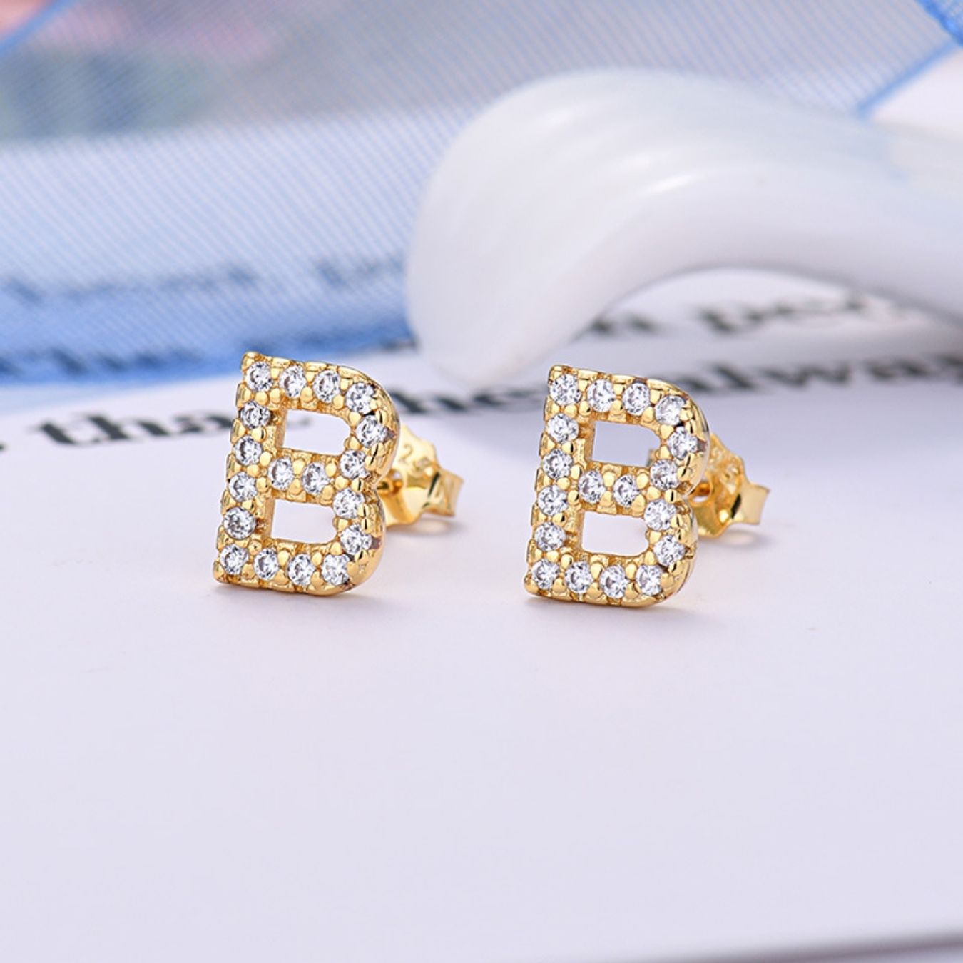 Initial Øreringe "Identity"