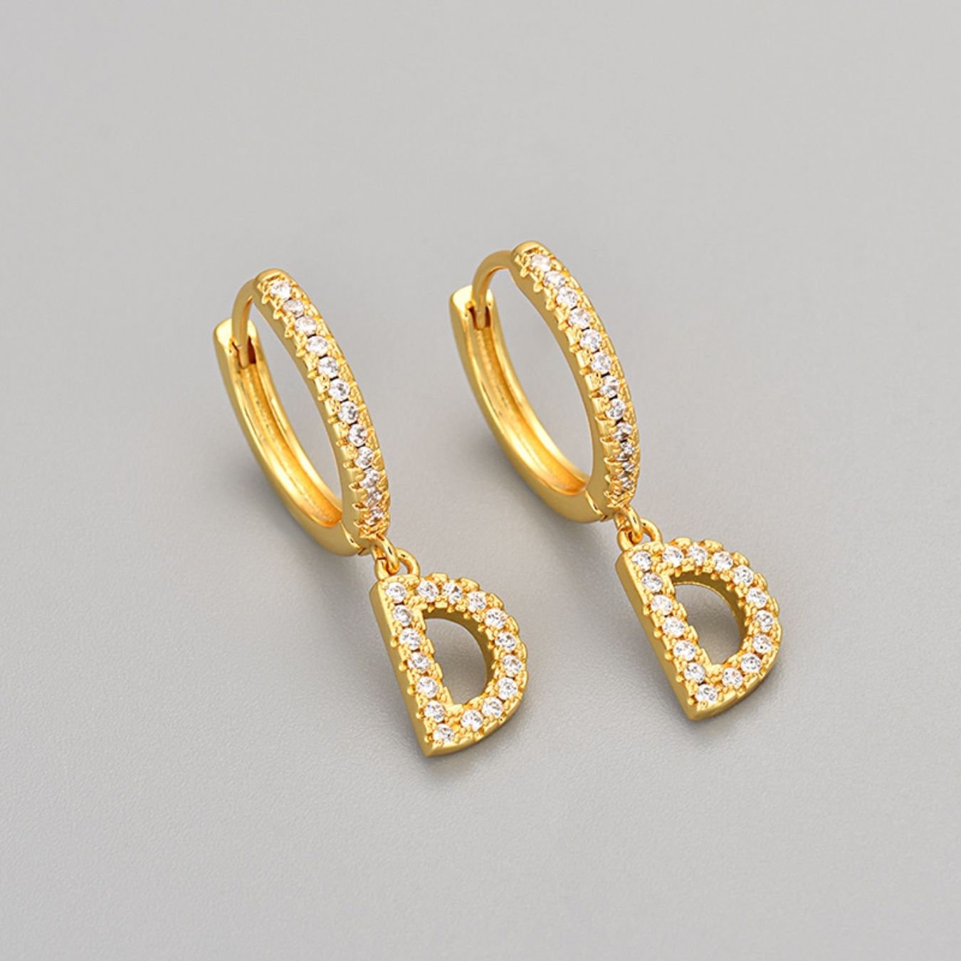 Initial øreringe "Crystal"