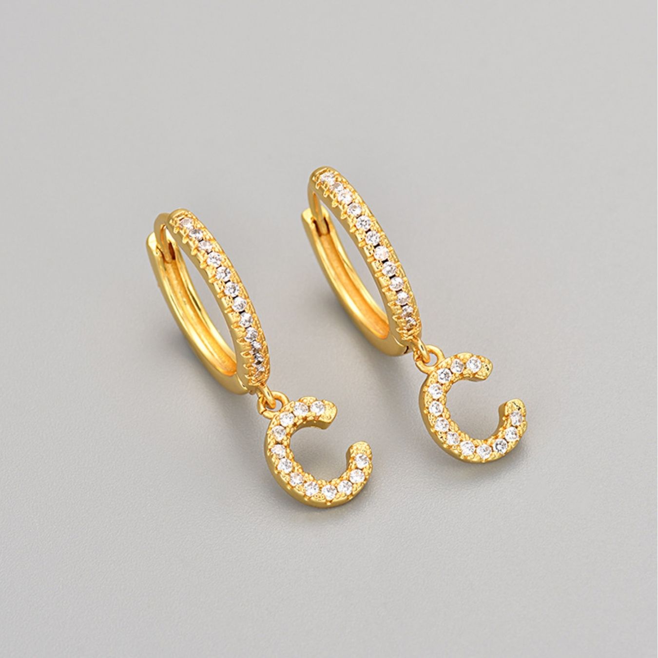 Initial øreringe "Crystal"