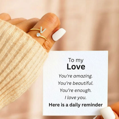 Justerbar Initial Ring "Classic" med kortbesked og gaveæske