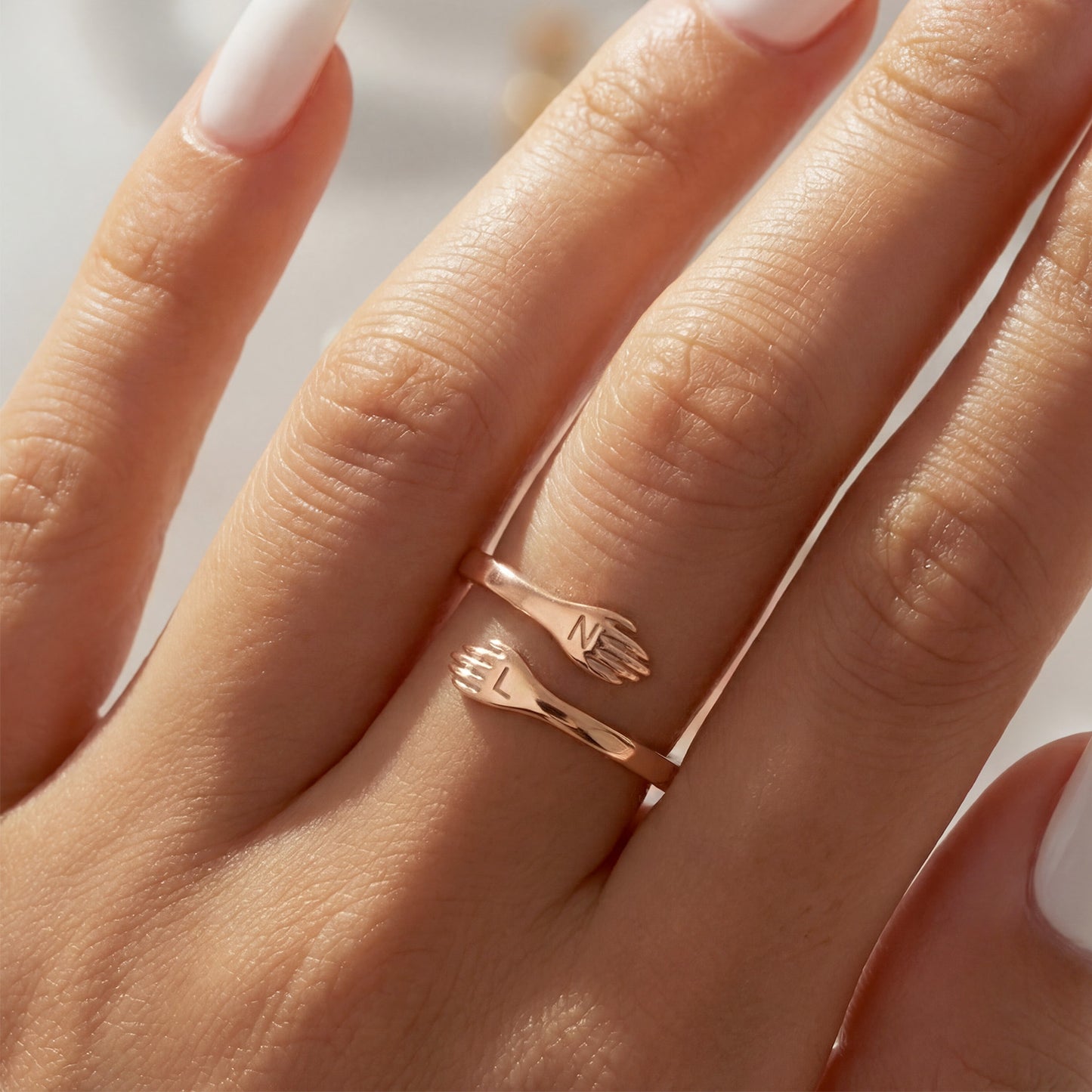 Justerbar dobbelt initial ring "Embrace"