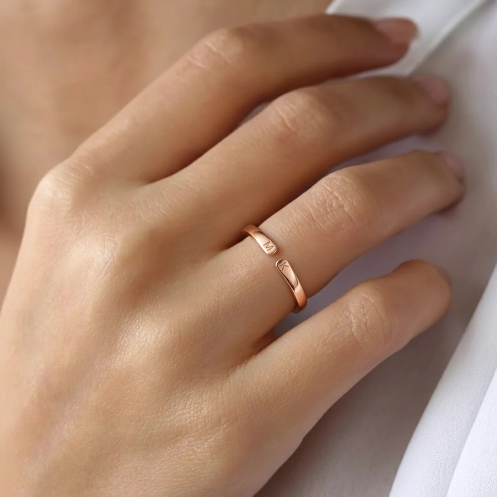 Justerbar Initial Ring "Whisper"