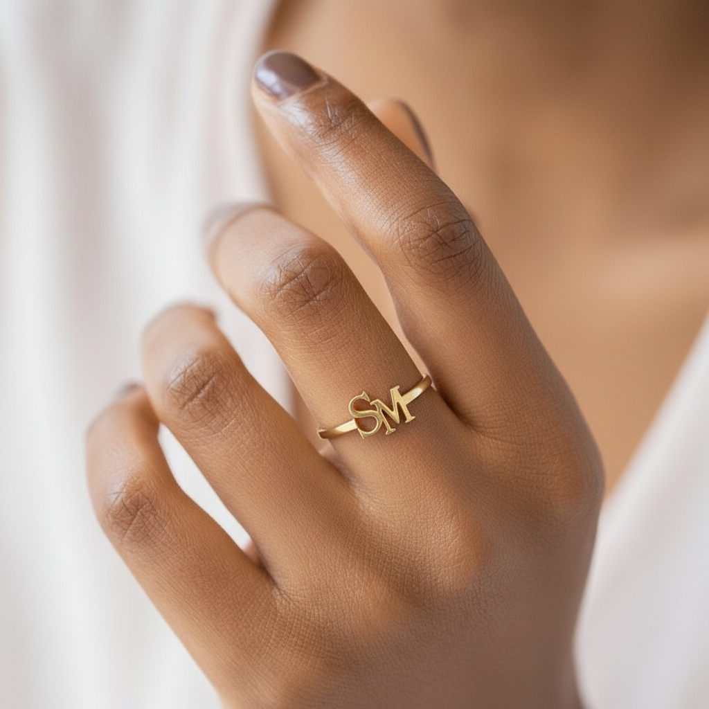 Justerbar Initial Ring "Signature"