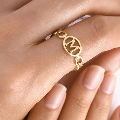 Justerbar Initial Ring "Embrace"