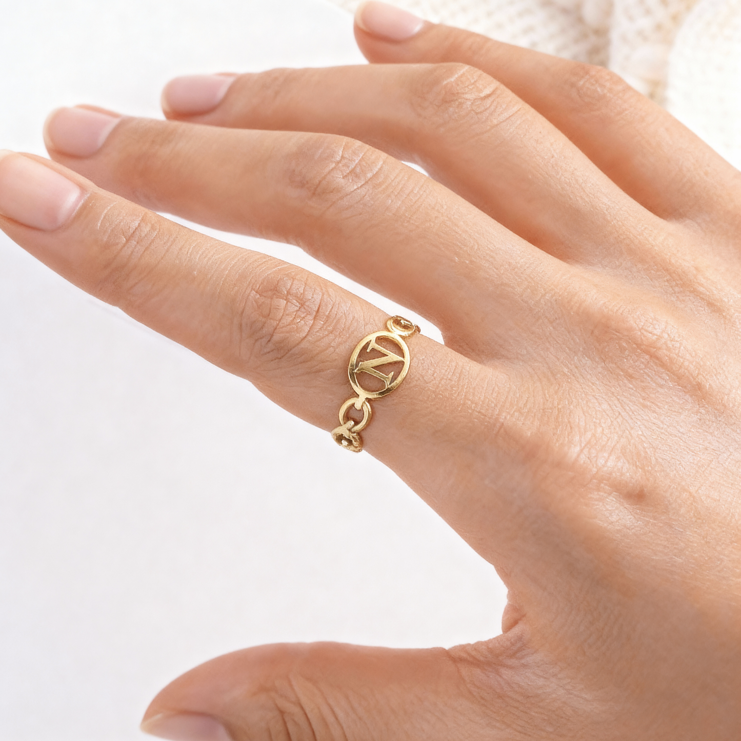 Justerbar Initial Ring "Embrace"