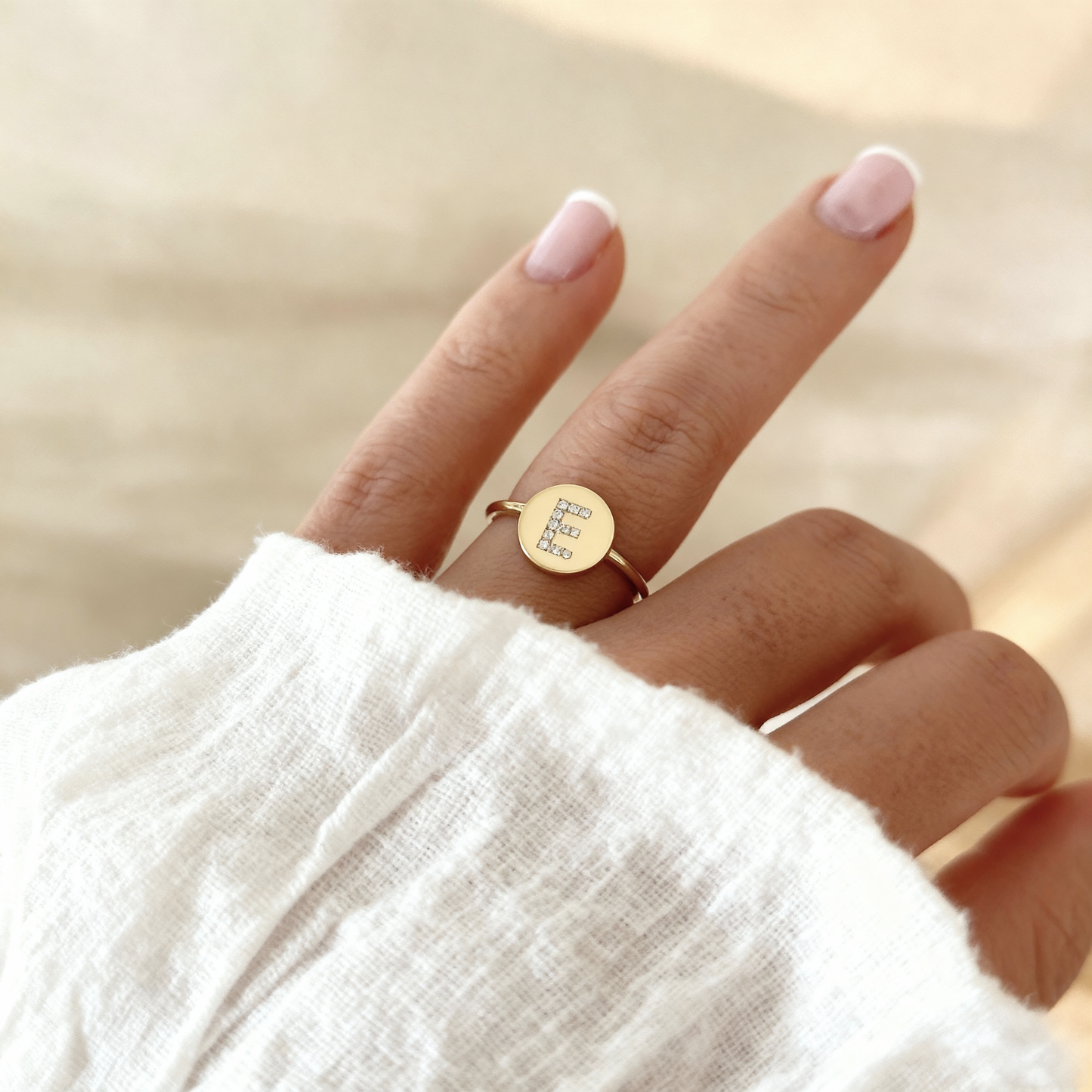 Justerbar Initial Ring "Gold Shine"